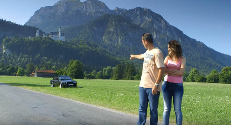 1986 model BMW’sini doğduğu yere götürdü