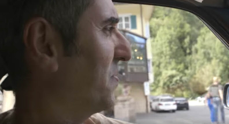 1986 model BMW’sini doğduğu yere götürdü