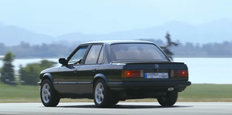 1986 model BMW’sini doğduğu yere götürdü