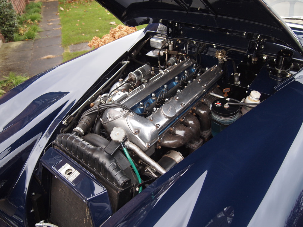 1960 model Jaguar XK150 Drophead Coupe satışta