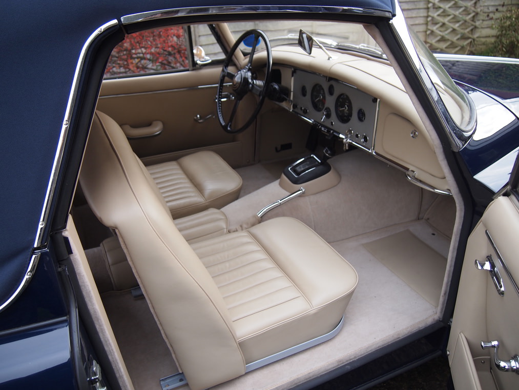 1960 model Jaguar XK150 Drophead Coupe satışta