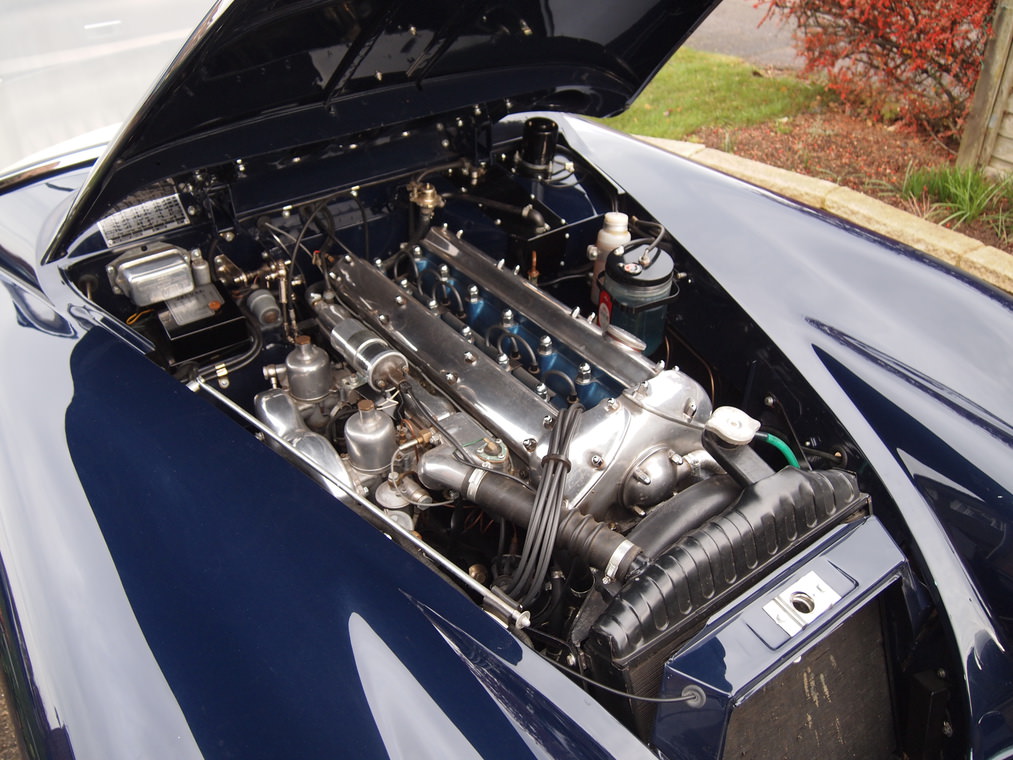 1960 model Jaguar XK150 Drophead Coupe satışta