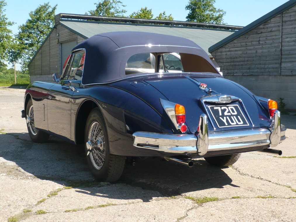 1960 model Jaguar XK150 Drophead Coupe satışta