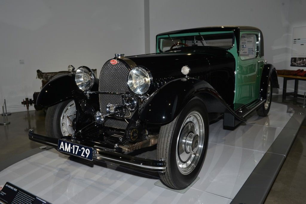 Bugatti otomobil sergisi Los Angeles'ta açıldı