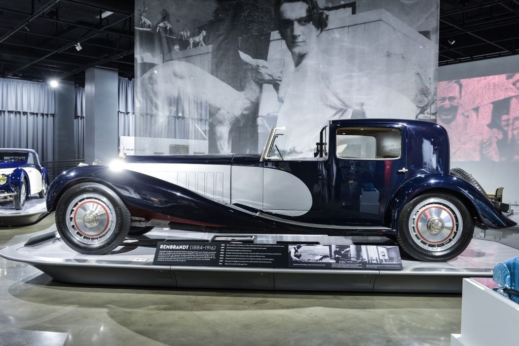 Bugatti otomobil sergisi Los Angeles'ta açıldı