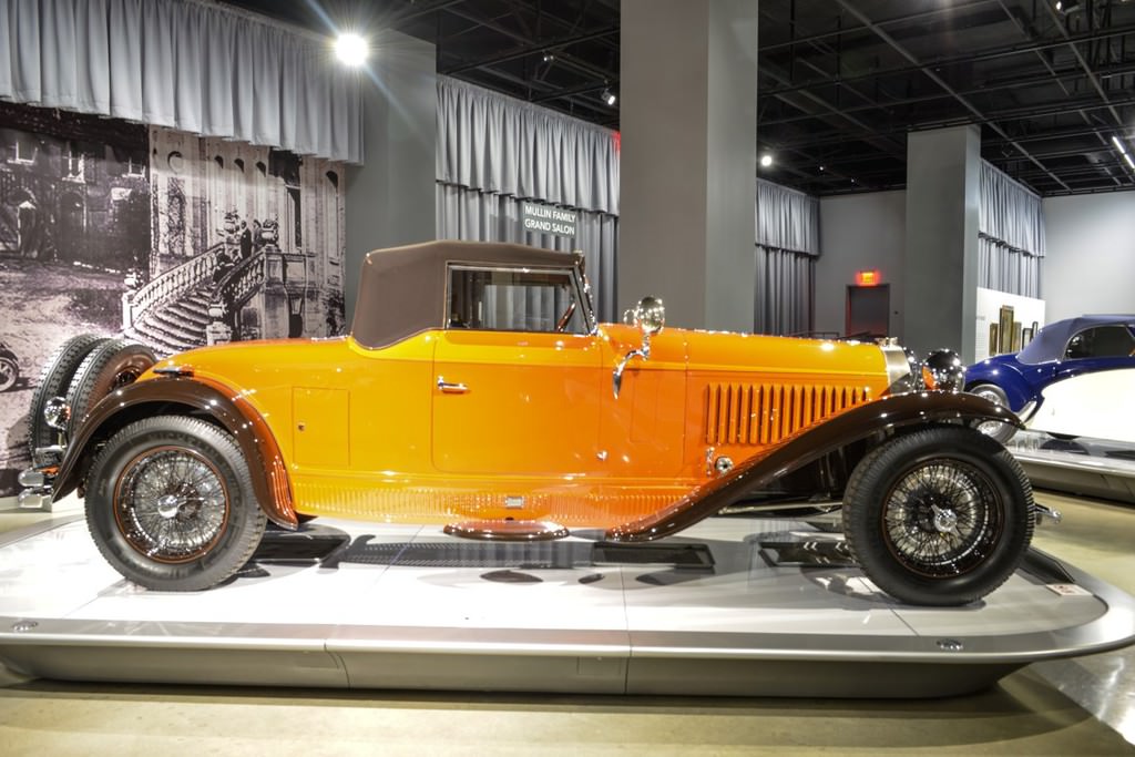 Bugatti otomobil sergisi Los Angeles'ta açıldı