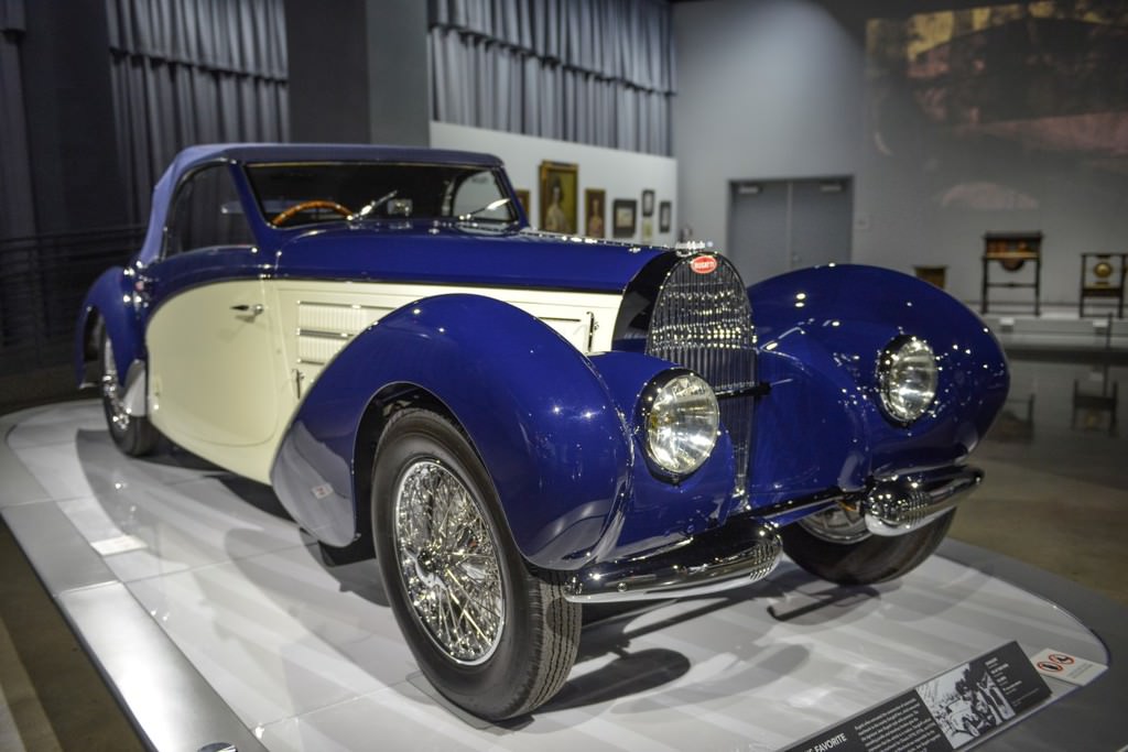 Bugatti otomobil sergisi Los Angeles'ta açıldı