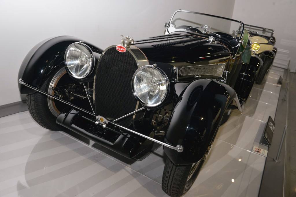 Bugatti otomobil sergisi Los Angeles'ta açıldı