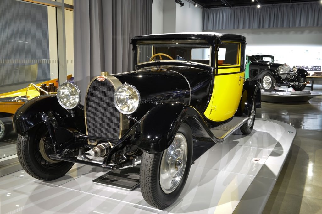 Bugatti otomobil sergisi Los Angeles'ta açıldı