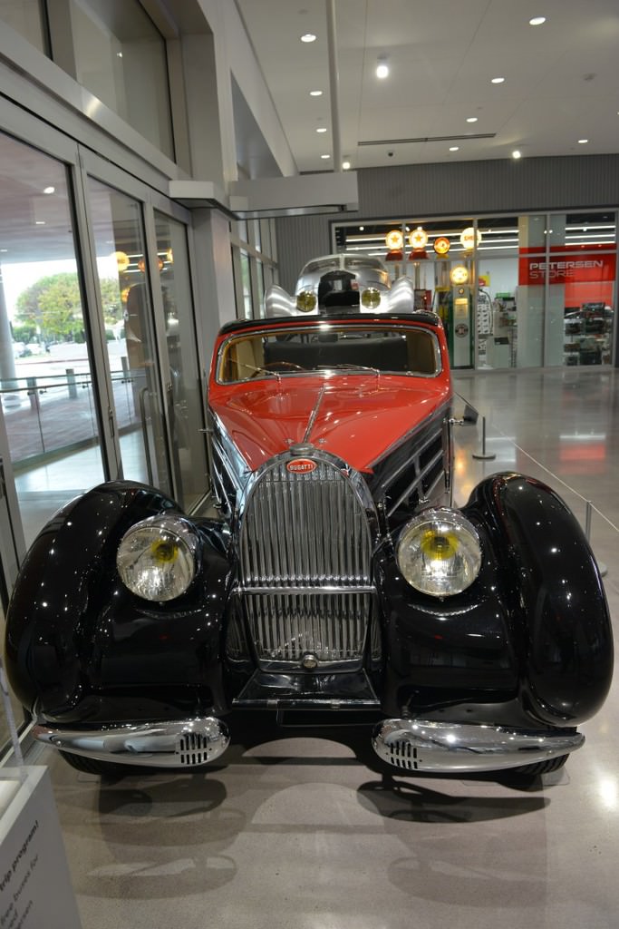 Bugatti otomobil sergisi Los Angeles'ta açıldı