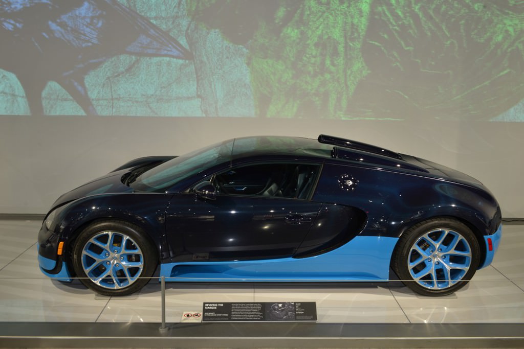 Bugatti otomobil sergisi Los Angeles'ta açıldı