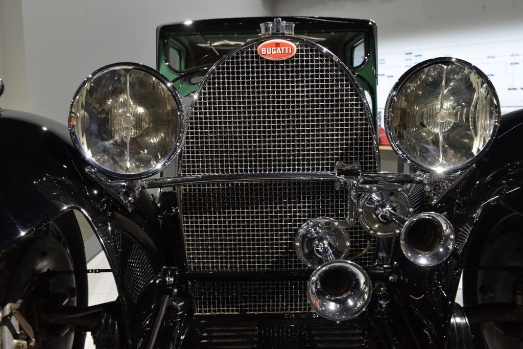 Bugatti otomobil sergisi Los Angeles'ta açıldı