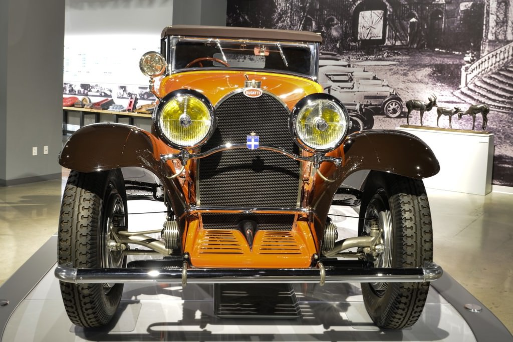 Bugatti otomobil sergisi Los Angeles'ta açıldı