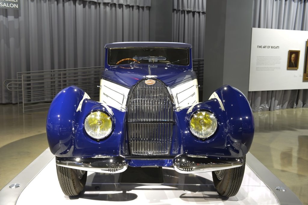Bugatti otomobil sergisi Los Angeles'ta açıldı