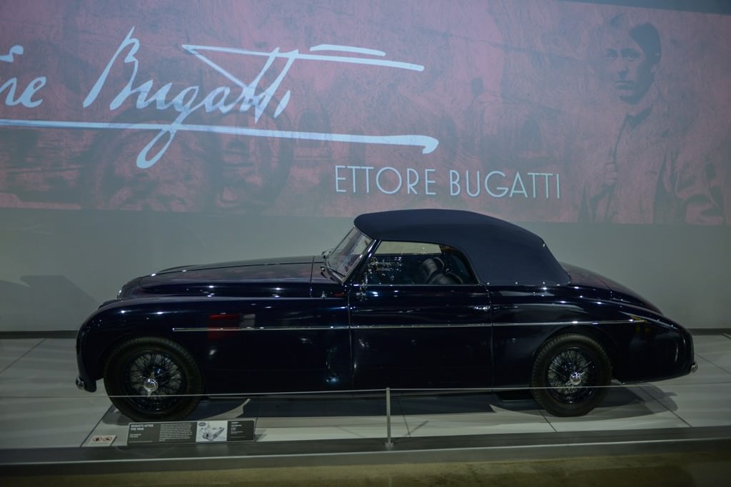 Bugatti otomobil sergisi Los Angeles'ta açıldı