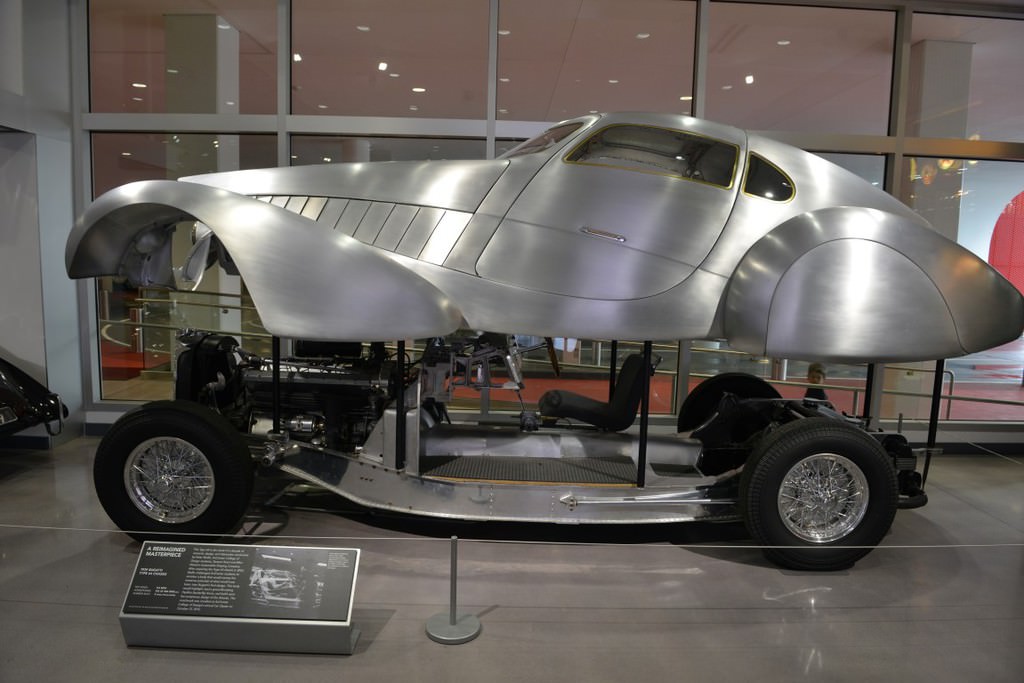 Bugatti otomobil sergisi Los Angeles'ta açıldı