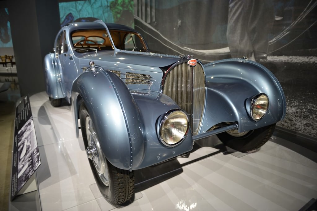 Bugatti otomobil sergisi Los Angeles'ta açıldı