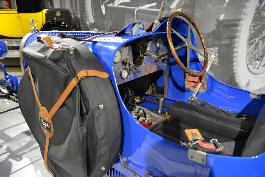 Bugatti otomobil sergisi Los Angeles'ta açıldı