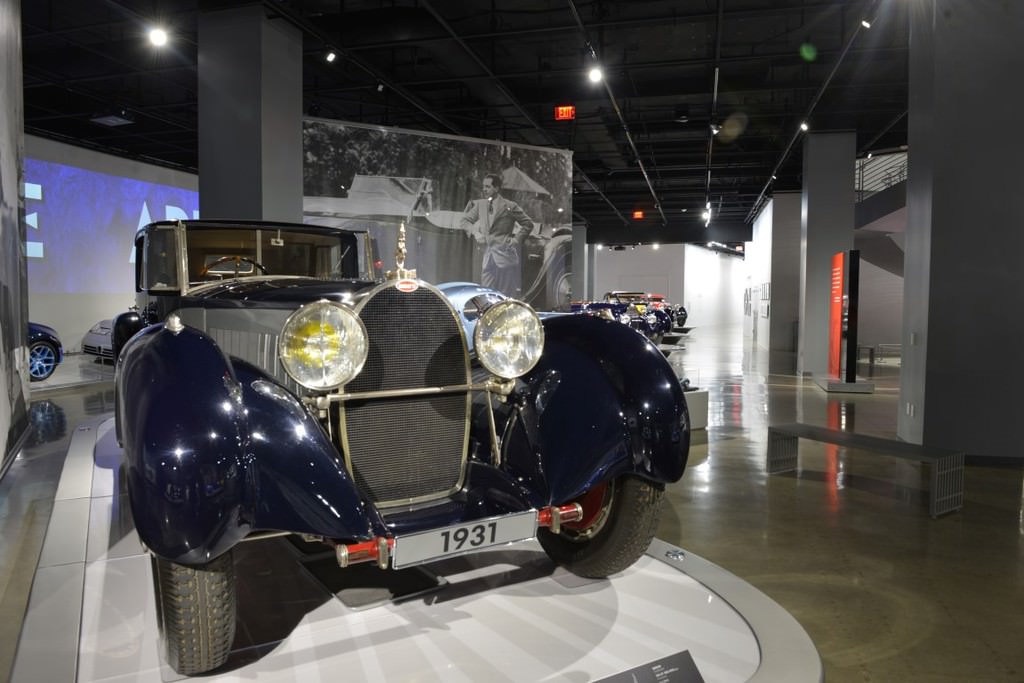 Bugatti otomobil sergisi Los Angeles'ta açıldı