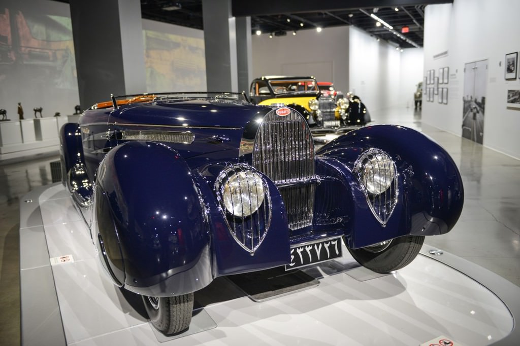 Bugatti otomobil sergisi Los Angeles'ta açıldı