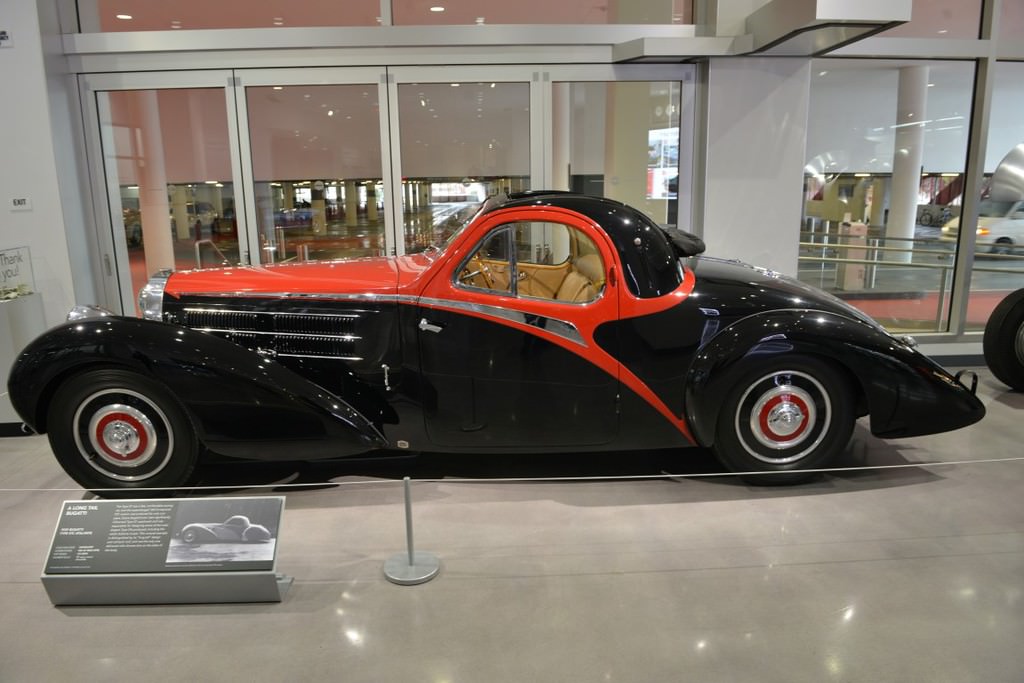 Bugatti otomobil sergisi Los Angeles'ta açıldı