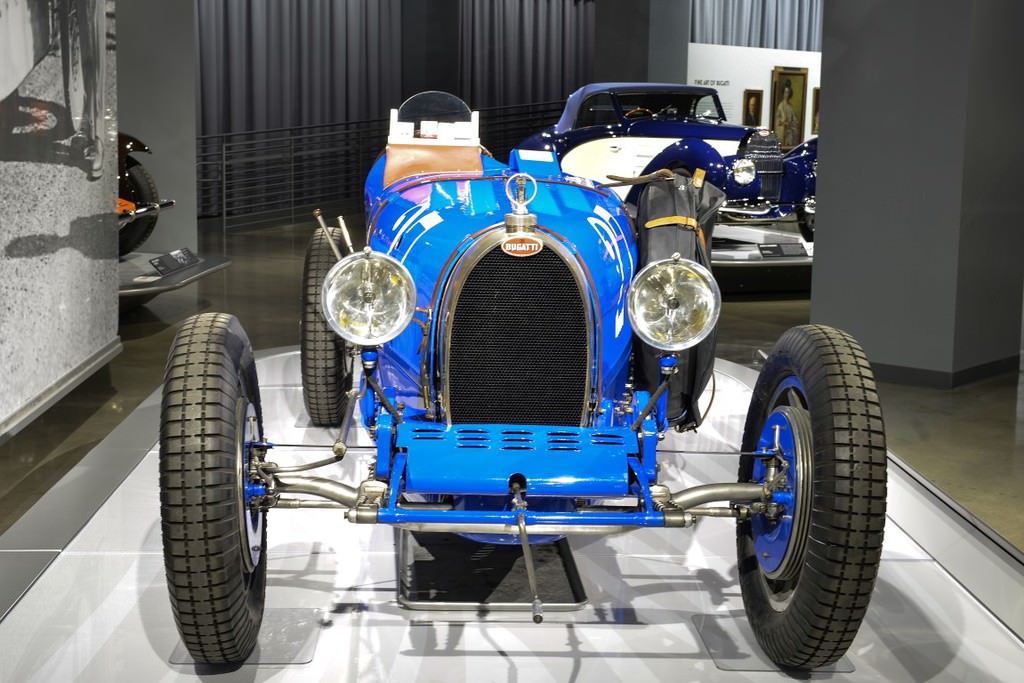 Bugatti otomobil sergisi Los Angeles'ta açıldı