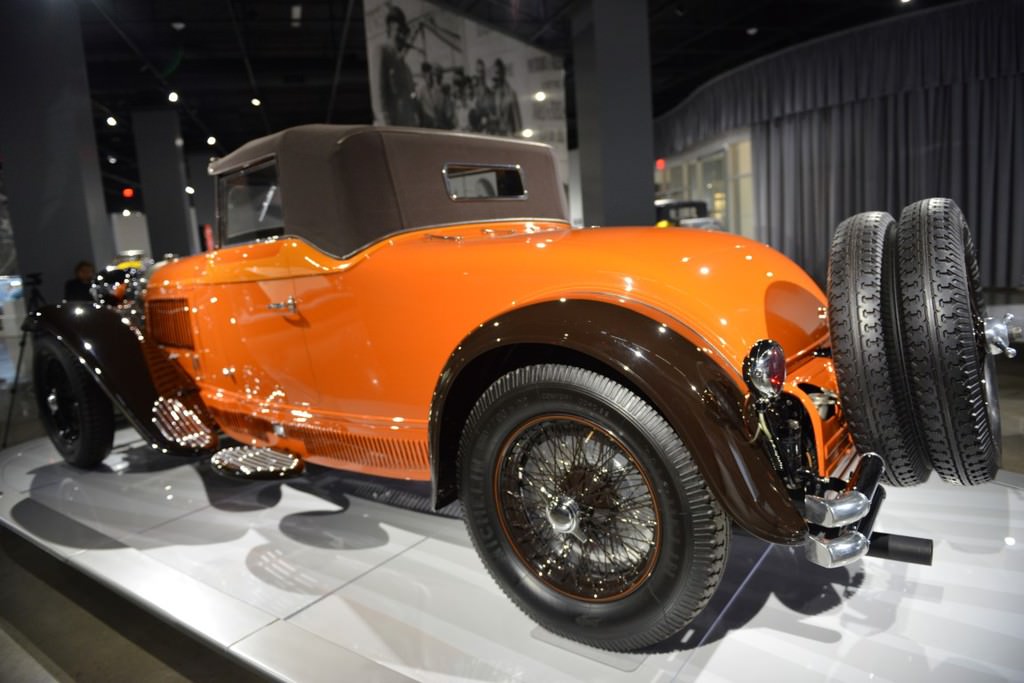 Bugatti otomobil sergisi Los Angeles'ta açıldı