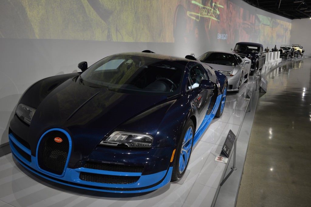 Bugatti otomobil sergisi Los Angeles'ta açıldı