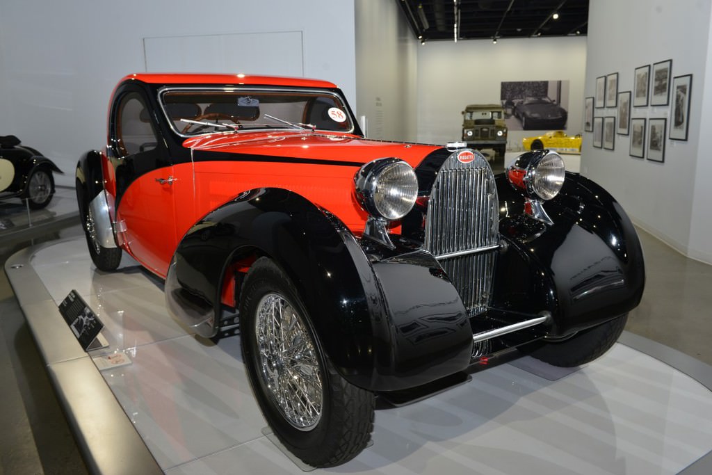 Bugatti otomobil sergisi Los Angeles'ta açıldı