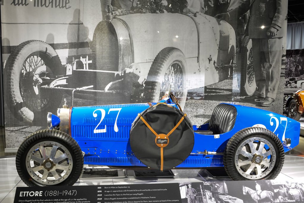 Bugatti otomobil sergisi Los Angeles'ta açıldı