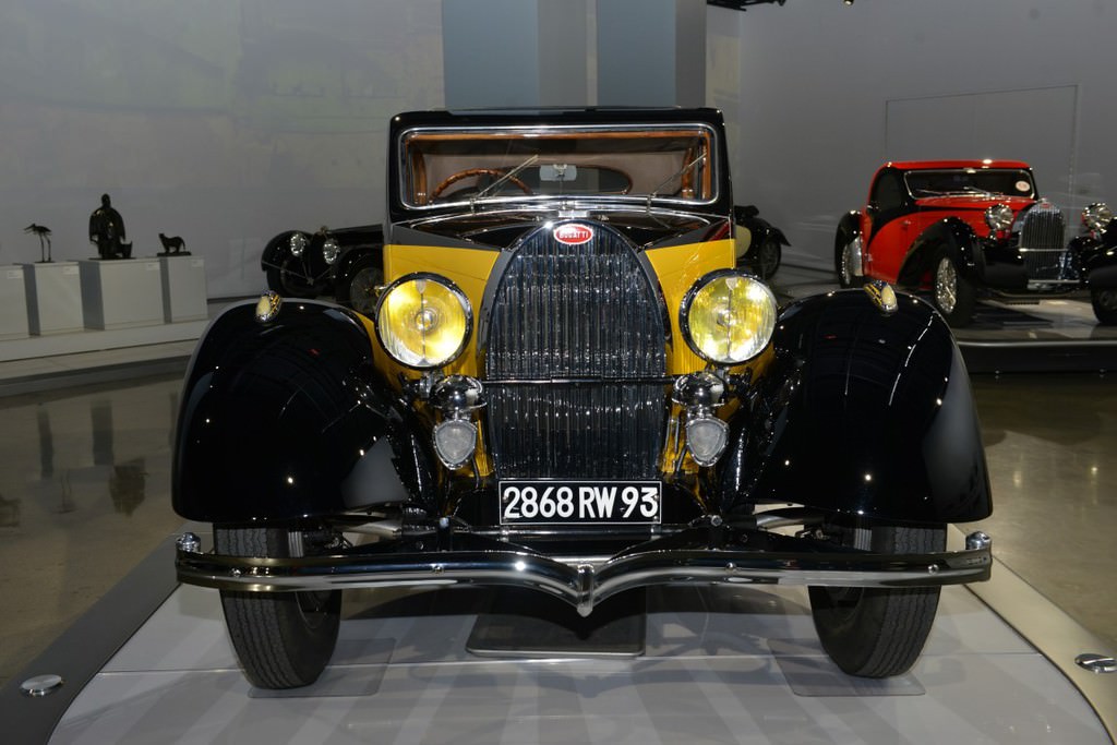 Bugatti otomobil sergisi Los Angeles'ta açıldı