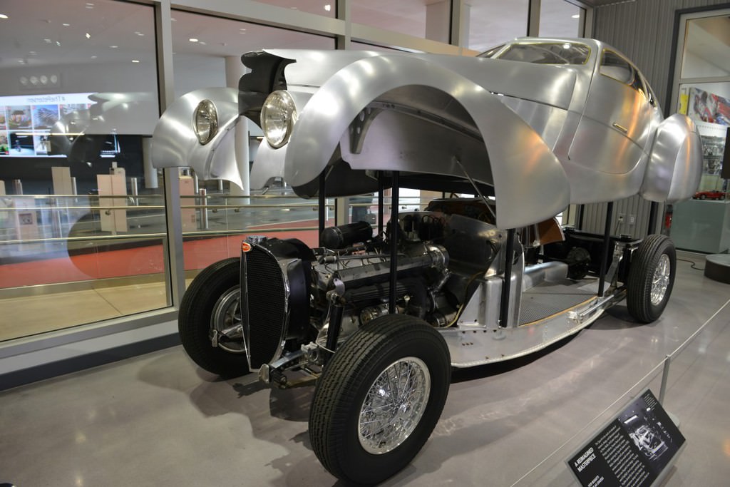 Bugatti otomobil sergisi Los Angeles'ta açıldı