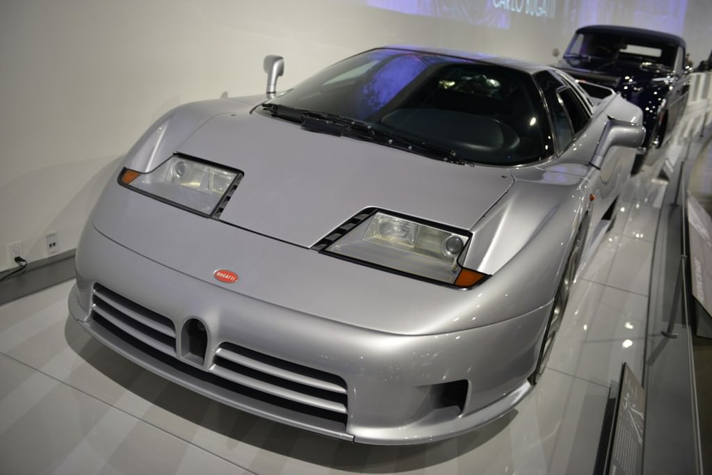 Bugatti otomobil sergisi Los Angeles'ta açıldı