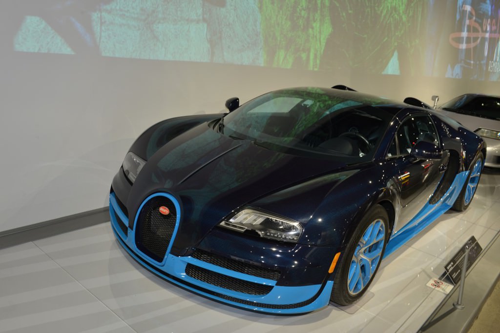 Bugatti otomobil sergisi Los Angeles'ta açıldı