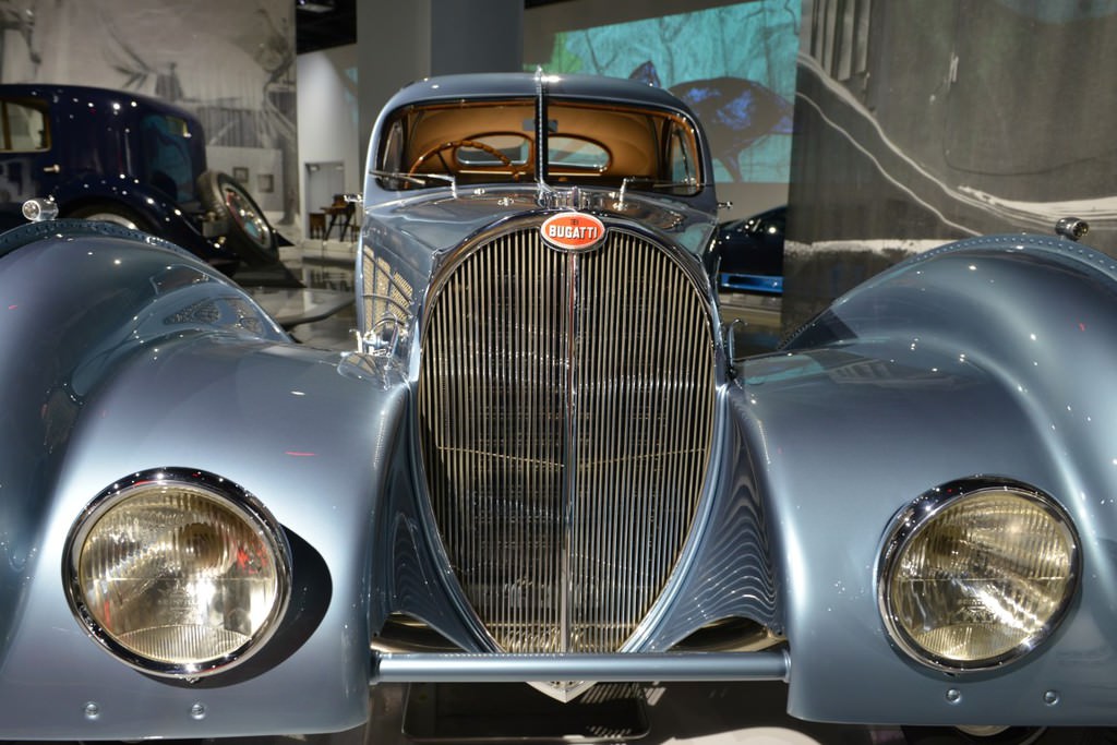 Bugatti otomobil sergisi Los Angeles'ta açıldı