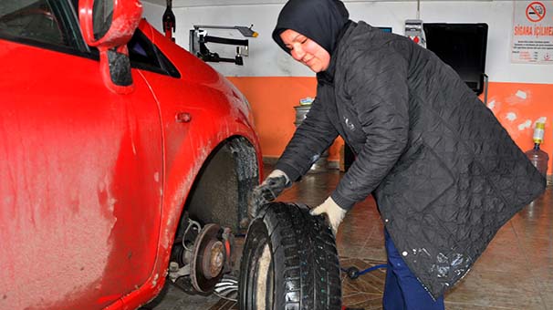 33 yaşındaki kadın oto lastik tamirhanesi açtı!