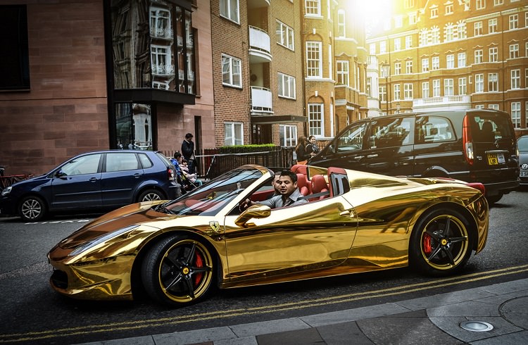 Suudi milyarderin altın kaplamalı otomobilleri