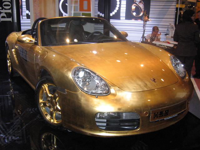 Suudi milyarderin altın kaplamalı otomobilleri