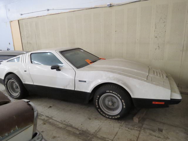 700 araçlık dev koleksiyon çürümeye bırakıldı