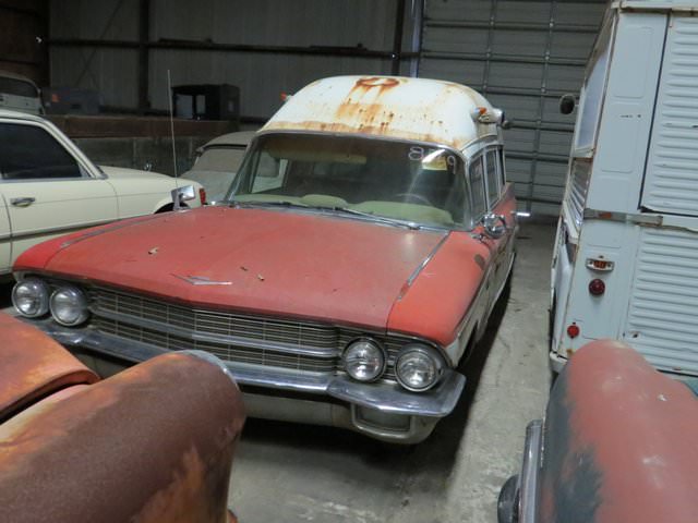 700 araçlık dev koleksiyon çürümeye bırakıldı