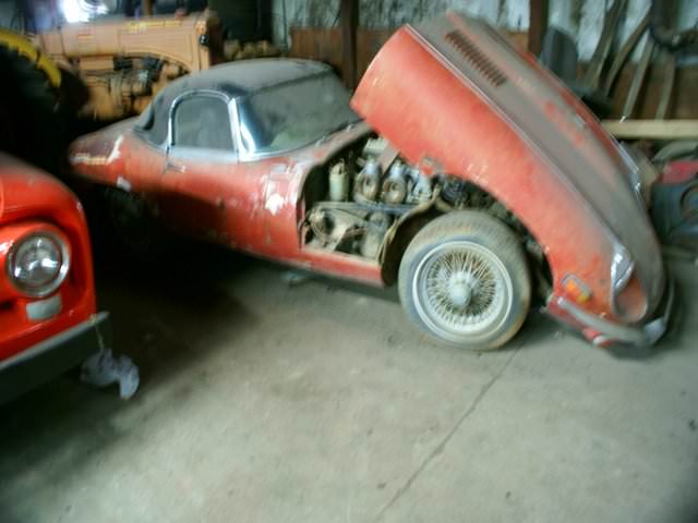 700 araçlık dev koleksiyon çürümeye bırakıldı