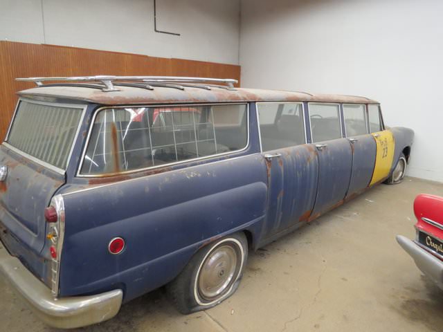 700 araçlık dev koleksiyon çürümeye bırakıldı