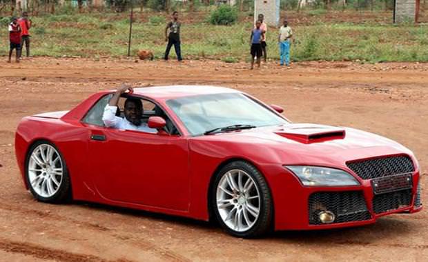 Afrikalı mühendis hayalindeki otomobili evinin garajında yaptı