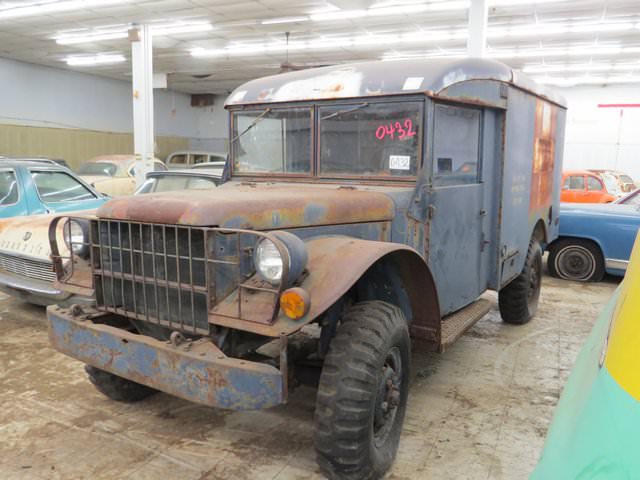 700 araçlık dev koleksiyon çürümeye bırakıldı