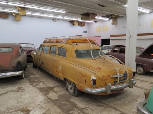 700 araçlık dev koleksiyon çürümeye bırakıldı