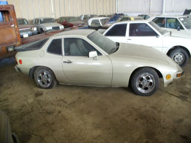 700 araçlık dev koleksiyon çürümeye bırakıldı