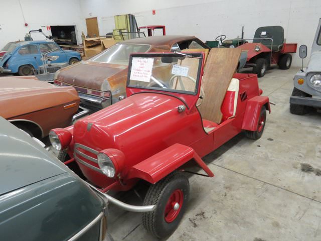 700 araçlık dev koleksiyon çürümeye bırakıldı