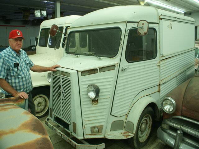 700 araçlık dev koleksiyon çürümeye bırakıldı