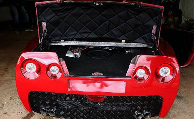 Afrikalı mühendis hayalindeki otomobili evinin garajında yaptı