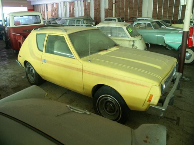 700 araçlık dev koleksiyon çürümeye bırakıldı